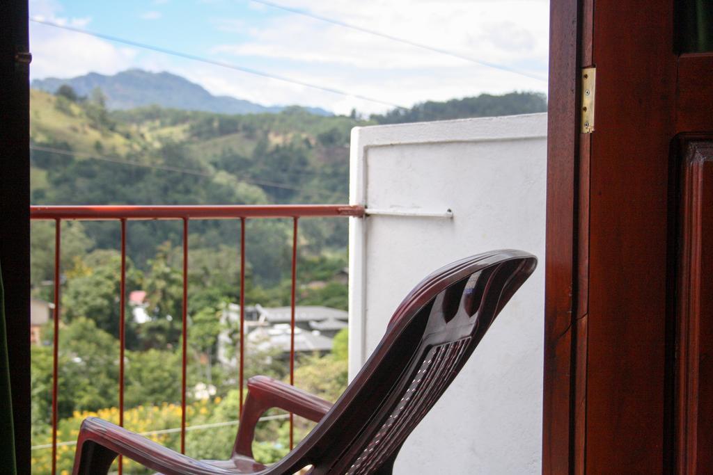Elegant Home Stay Ella Esterno foto